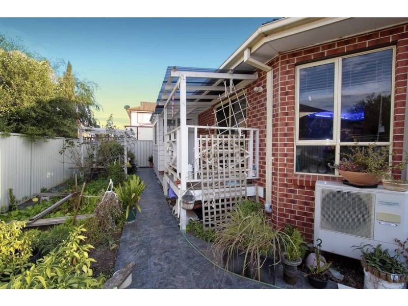 3 Calthorpe Green, Caroline Springs VIC 3023