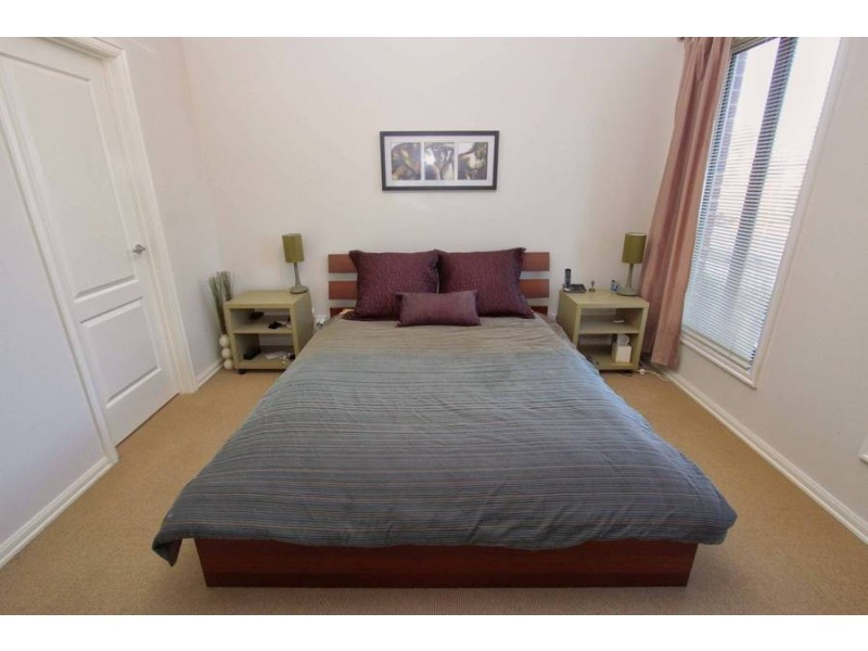 18 Buvelot Crescent, Caroline Springs VIC 3023