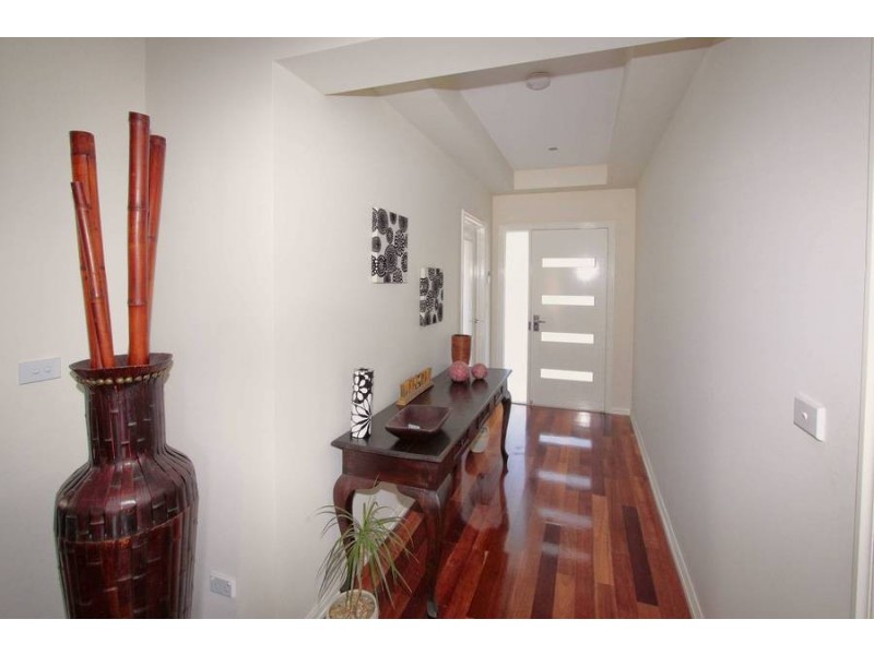 18 Buvelot Crescent, Caroline Springs VIC 3023