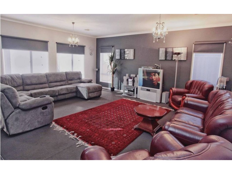 12 Clementson Drive, Caroline Springs VIC 3023