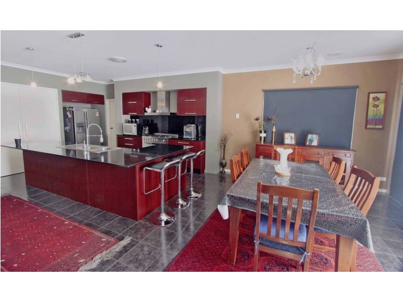 12 Clementson Drive, Caroline Springs VIC 3023