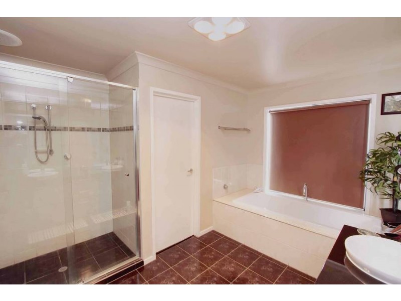 12 Clementson Drive, Caroline Springs VIC 3023