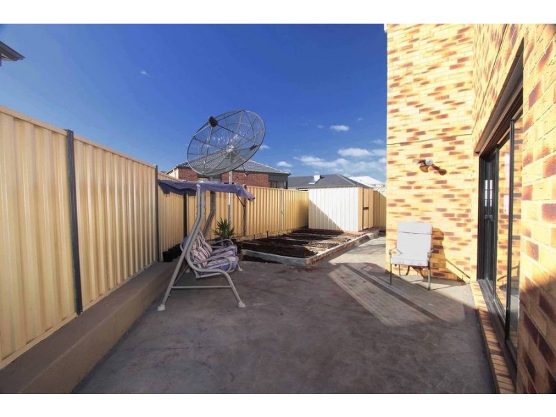 12 Clementson Drive, Caroline Springs VIC 3023