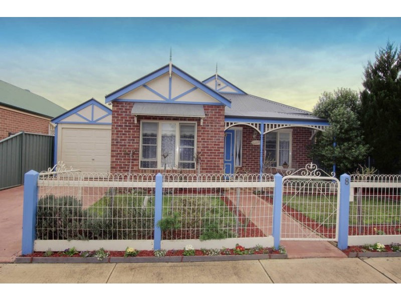 8 Creekbank Place, Caroline Springs VIC 3023