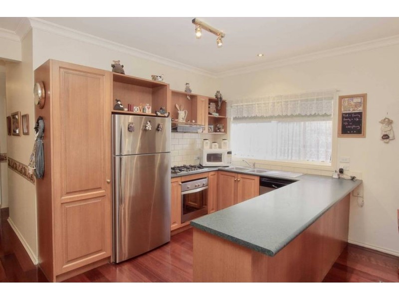 8 Creekbank Place, Caroline Springs VIC 3023