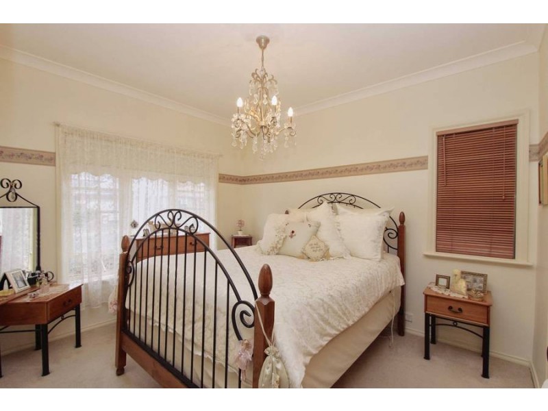 8 Creekbank Place, Caroline Springs VIC 3023