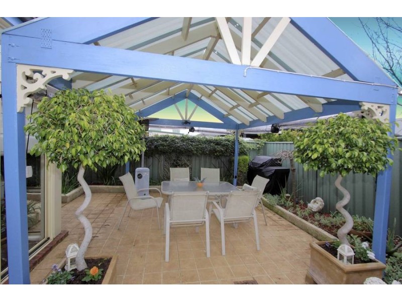 8 Creekbank Place, Caroline Springs VIC 3023