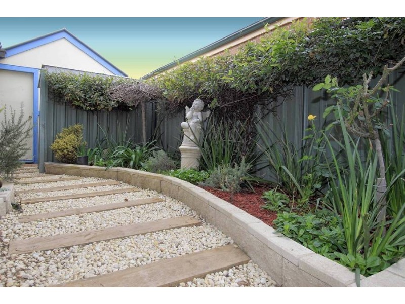 8 Creekbank Place, Caroline Springs VIC 3023