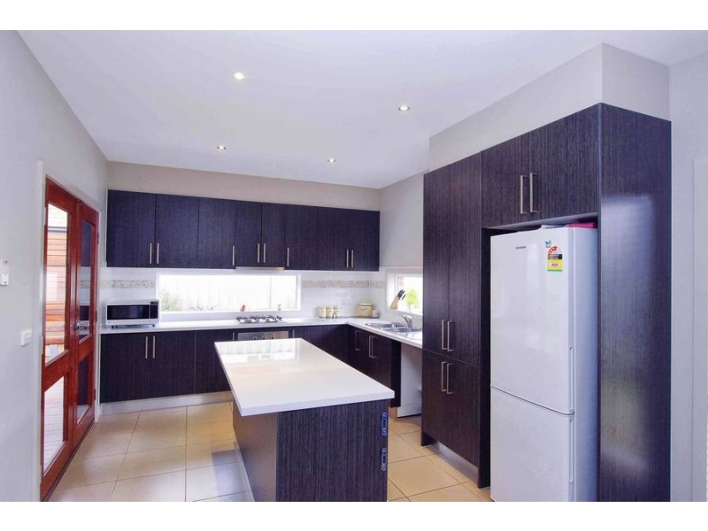 12 Caesia Way, Caroline Springs VIC 3023