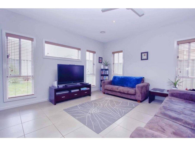 12 Caesia Way, Caroline Springs VIC 3023