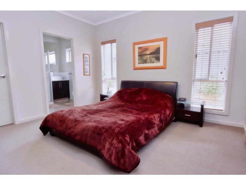 12 Caesia Way, Caroline Springs VIC 3023