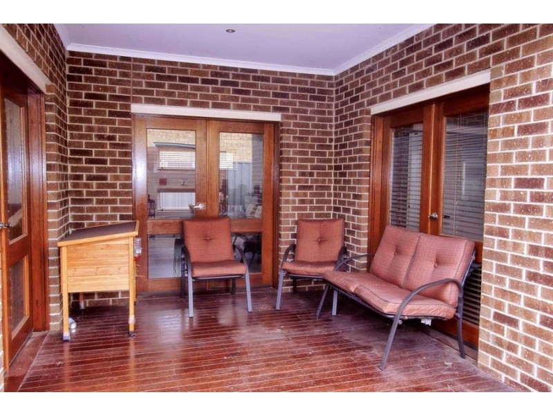 12 Caesia Way, Caroline Springs VIC 3023