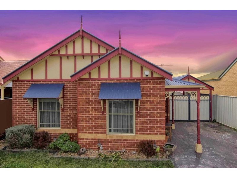 16 Caddick Gardens, Caroline Springs VIC 3023