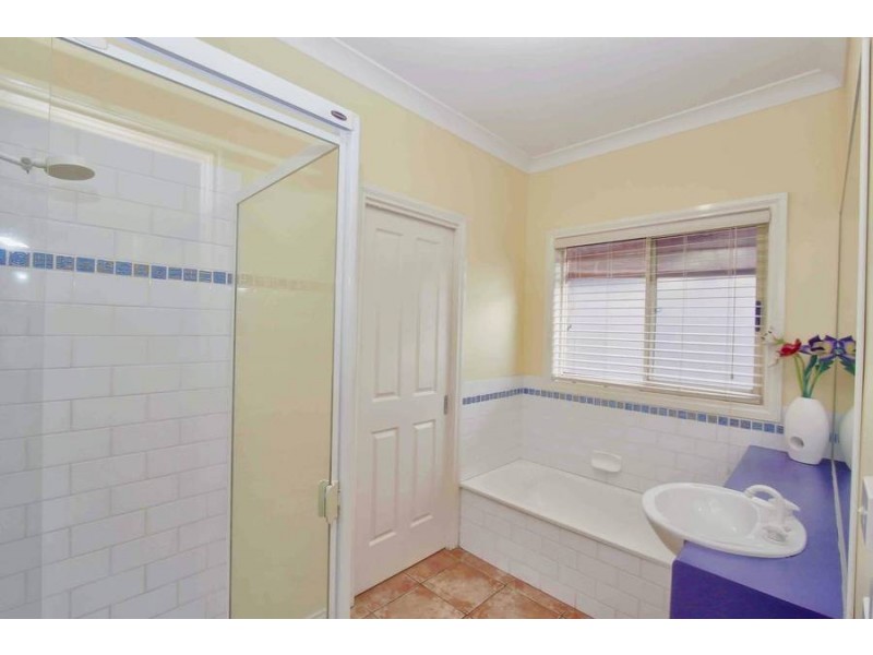 16 Caddick Gardens, Caroline Springs VIC 3023