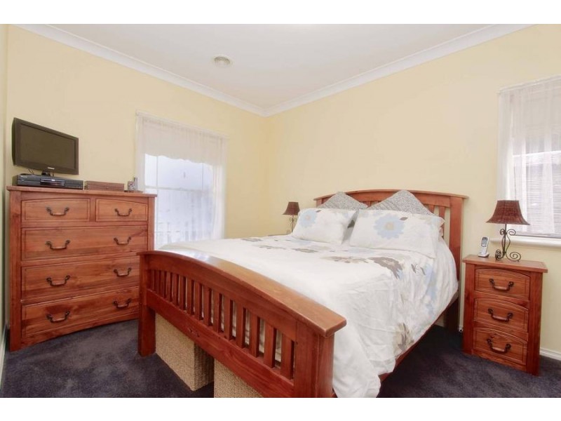 16 Caddick Gardens, Caroline Springs VIC 3023