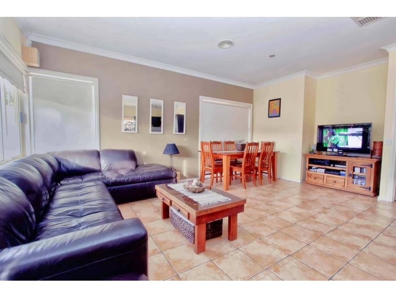 16 Caddick Gardens, Caroline Springs VIC 3023