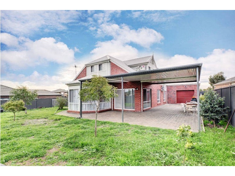 9 Dobell Crescent, Caroline Springs VIC 3023