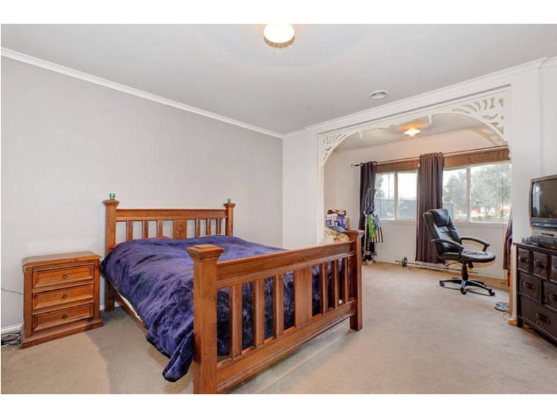 9 Dobell Crescent, Caroline Springs VIC 3023