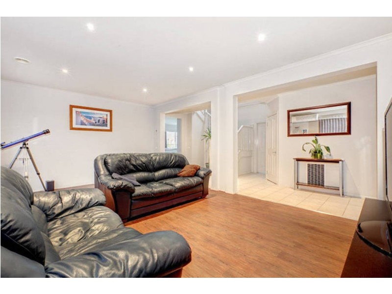 9 Dobell Crescent, Caroline Springs VIC 3023