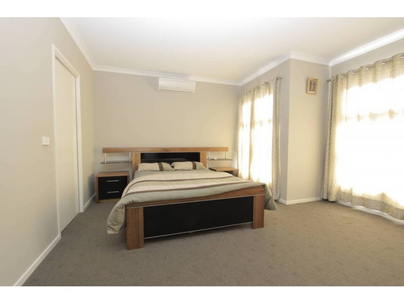 40 Wilkins Crescent, Burnside Heights VIC 3023