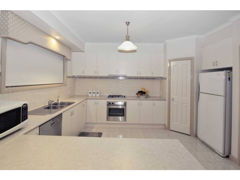17 Willandra Loop, Caroline Springs VIC 3023