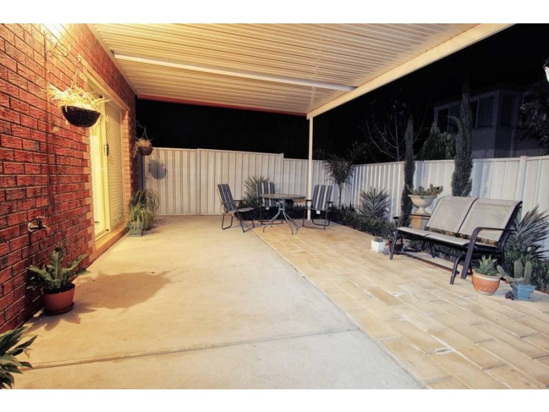 17 Willandra Loop, Caroline Springs VIC 3023