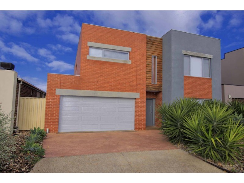 10 Maranoa Grove, Caroline Springs VIC 3023