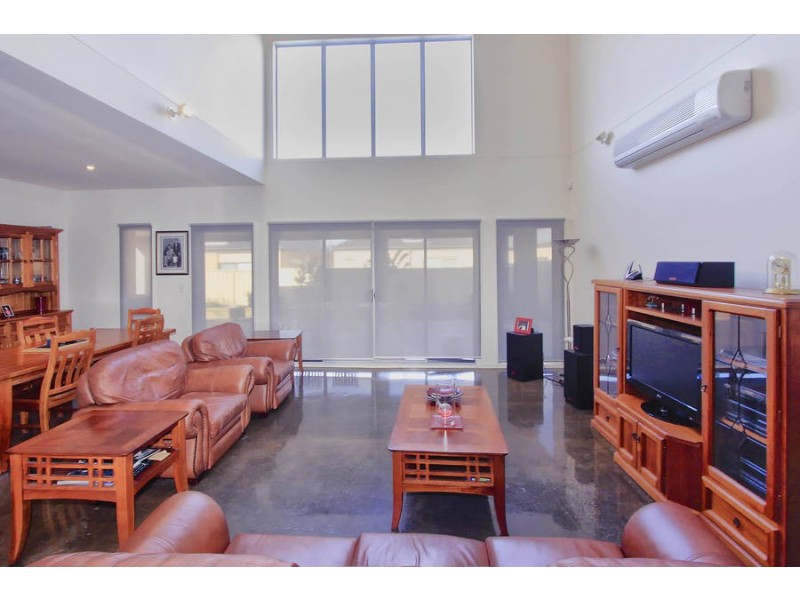 10 Maranoa Grove, Caroline Springs VIC 3023