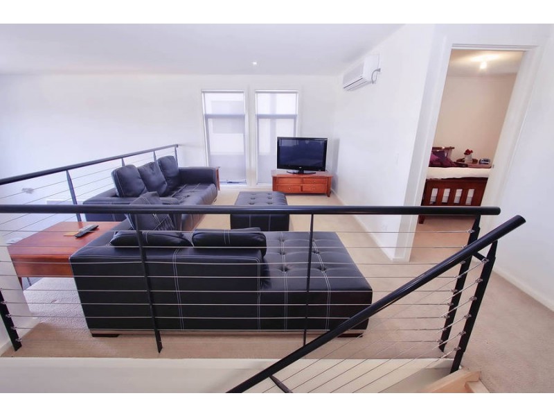 10 Maranoa Grove, Caroline Springs VIC 3023