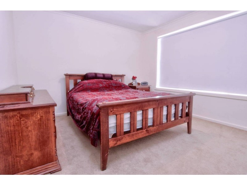 10 Maranoa Grove, Caroline Springs VIC 3023