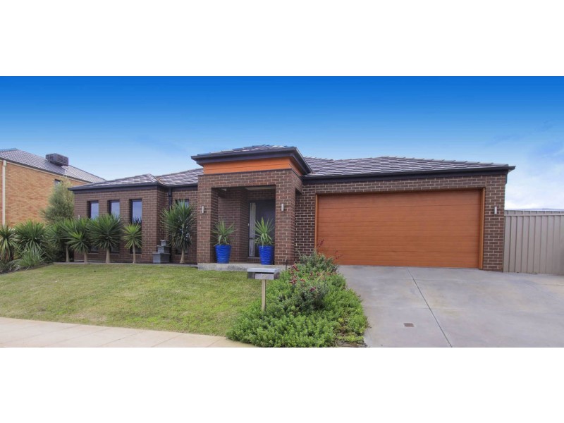 52 Barringo Way, Caroline Springs VIC 3023