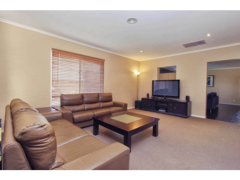 52 Barringo Way, Caroline Springs VIC 3023