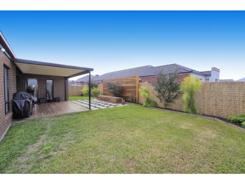 52 Barringo Way, Caroline Springs VIC 3023