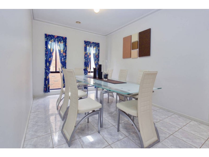 7 Patterson Close, Caroline Springs VIC 3023