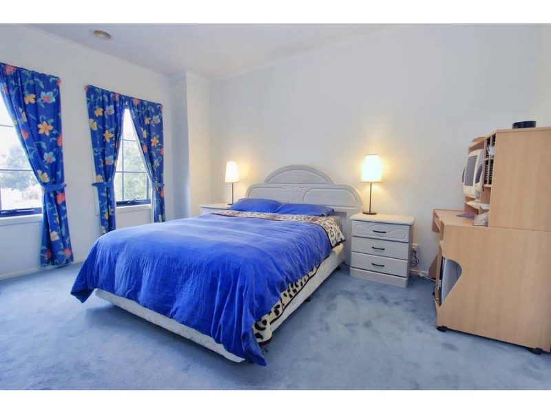 7 Patterson Close, Caroline Springs VIC 3023