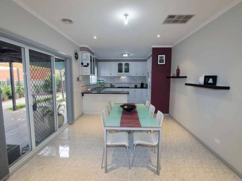 8  Tillbrook Grove, Cairnlea VIC 3023