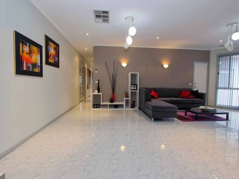 8  Tillbrook Grove, Cairnlea VIC 3023