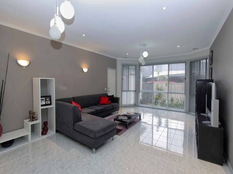 8  Tillbrook Grove, Cairnlea VIC 3023