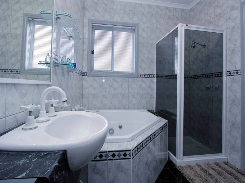 8  Tillbrook Grove, Cairnlea VIC 3023