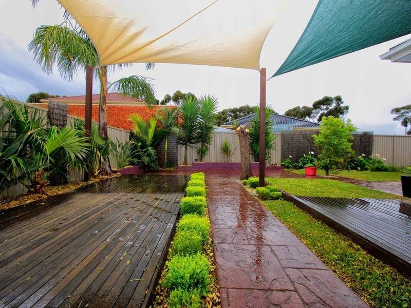 8  Tillbrook Grove, Cairnlea VIC 3023