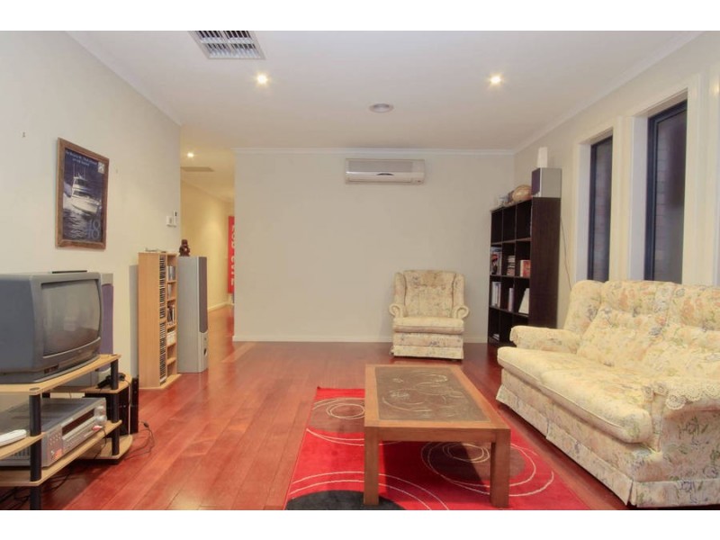 12 Cleland Way, Caroline Springs VIC 3023