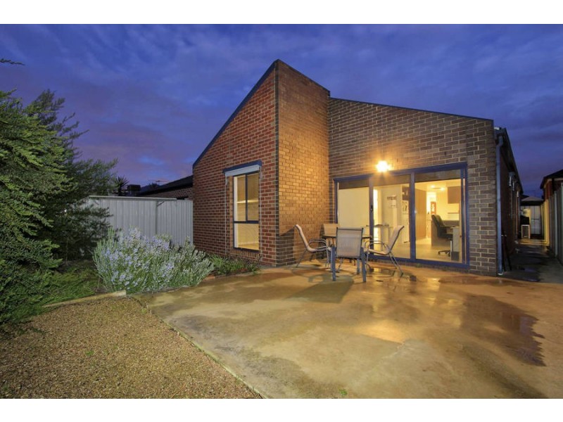 12 Cleland Way, Caroline Springs VIC 3023