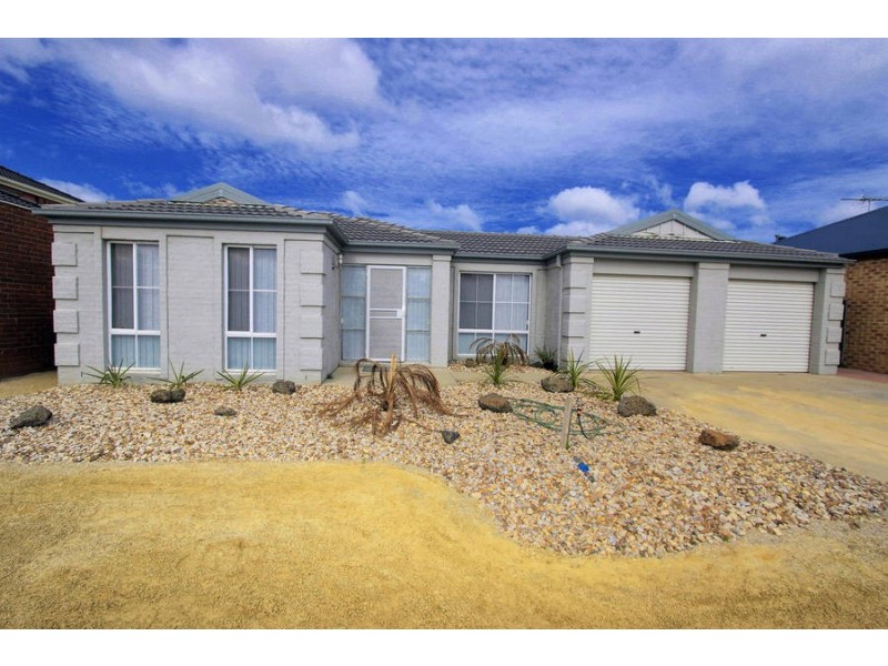 37 Strickland Cres, Burnside VIC 3023