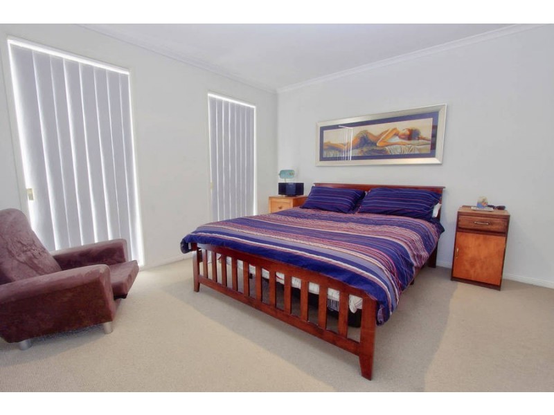 37 Strickland Cres, Burnside VIC 3023