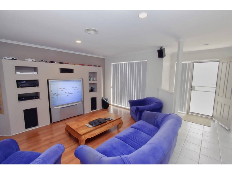 37 Strickland Cres, Burnside VIC 3023