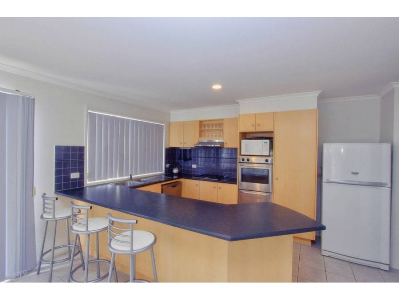 37 Strickland Cres, Burnside VIC 3023