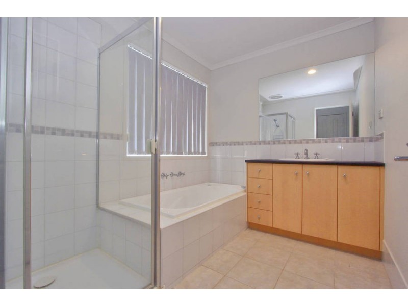 37 Strickland Cres, Burnside VIC 3023