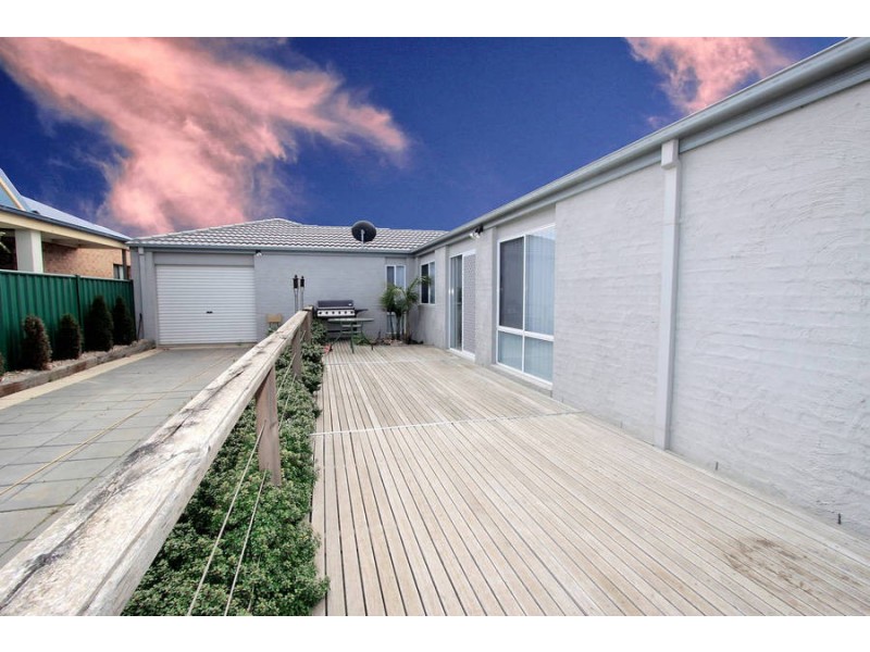 37 Strickland Cres, Burnside VIC 3023