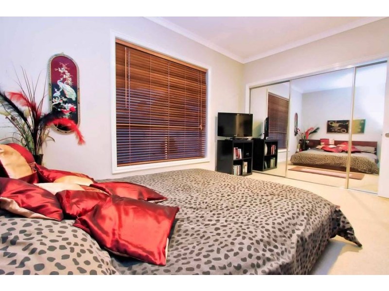 6 Wattlepark Street, Caroline Springs VIC 3023