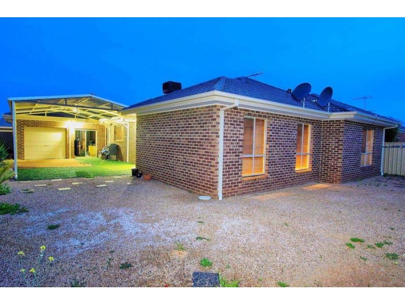 6 Wattlepark Street, Caroline Springs VIC 3023